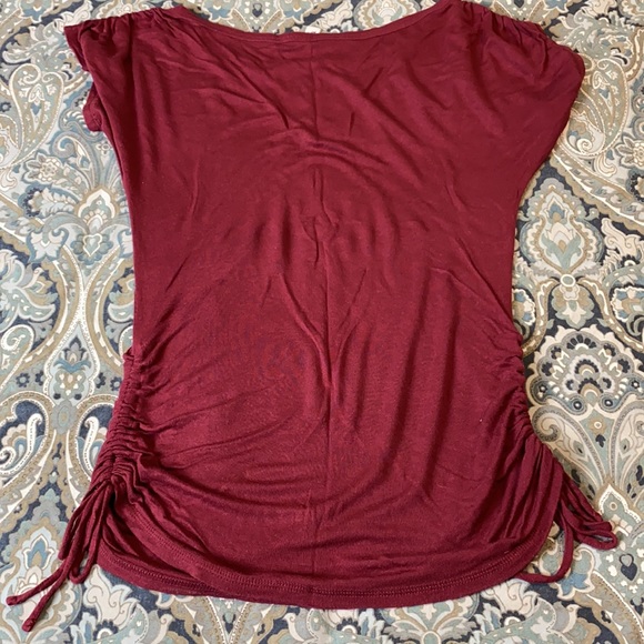 Form Fitting Tee w/ Ruching Detail - Picture 8 of 8